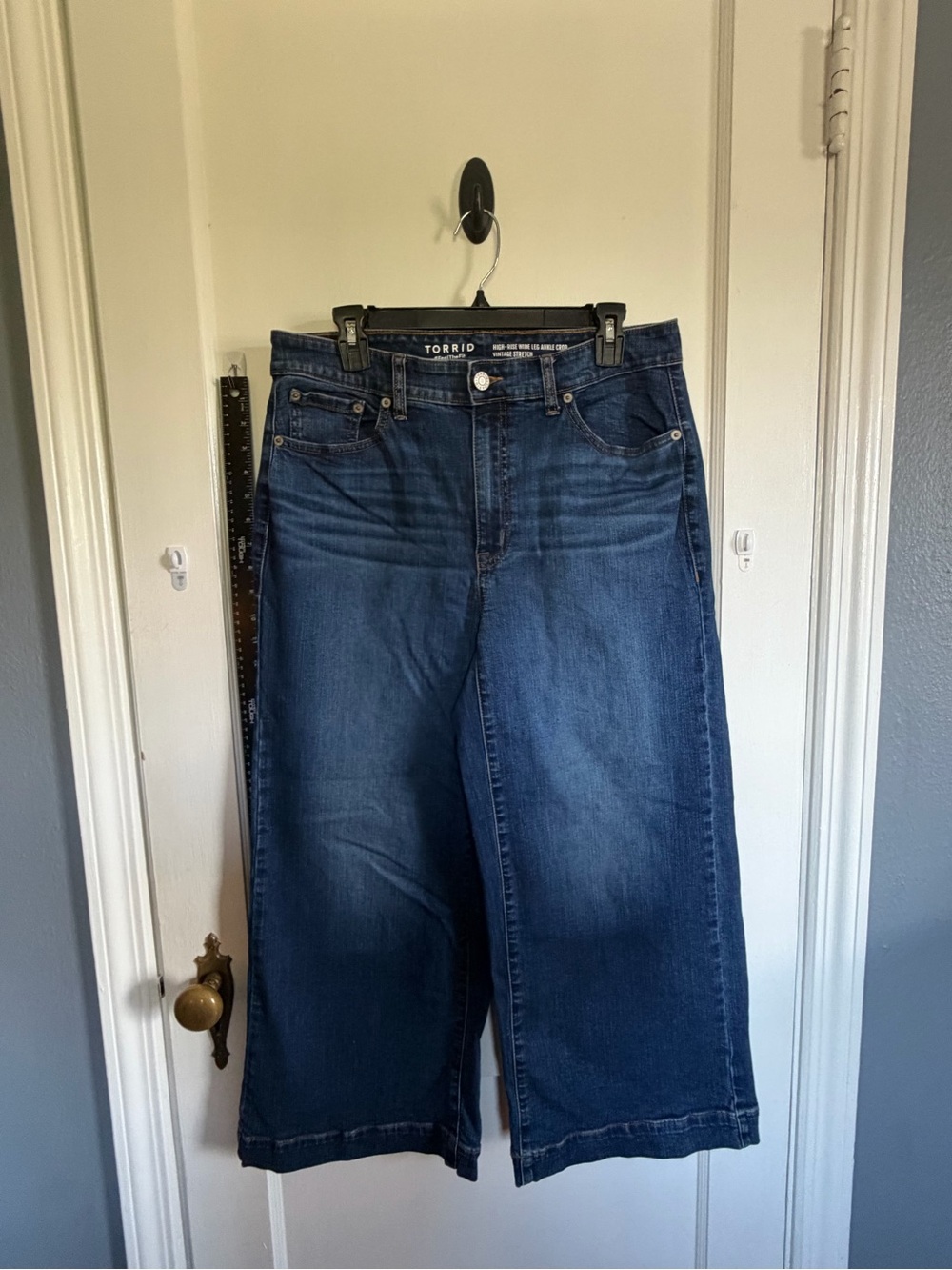 torrid Medium Blue Wide Leg Crop Jeans